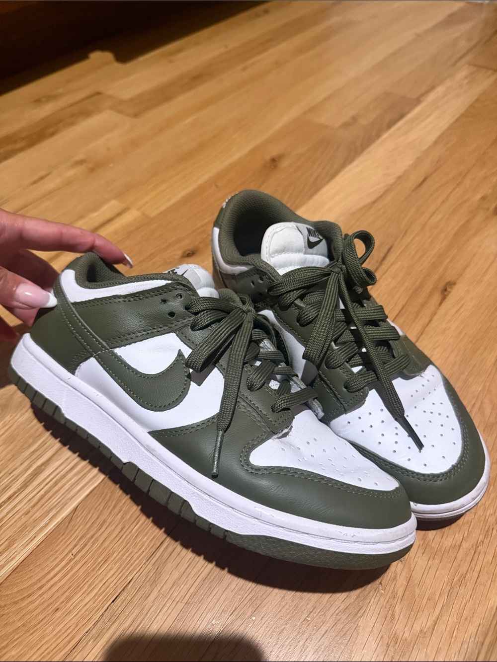 Nike womens Low-Top Sneakers - White & Olive